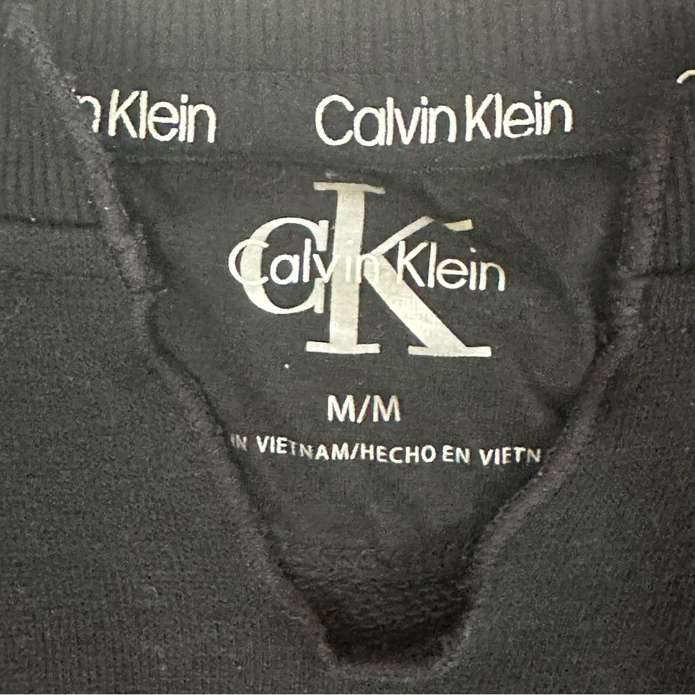 Calvin Klein Crew Neck Sweater. Black & Leopard, women’s size medium - Picture 4 of 4